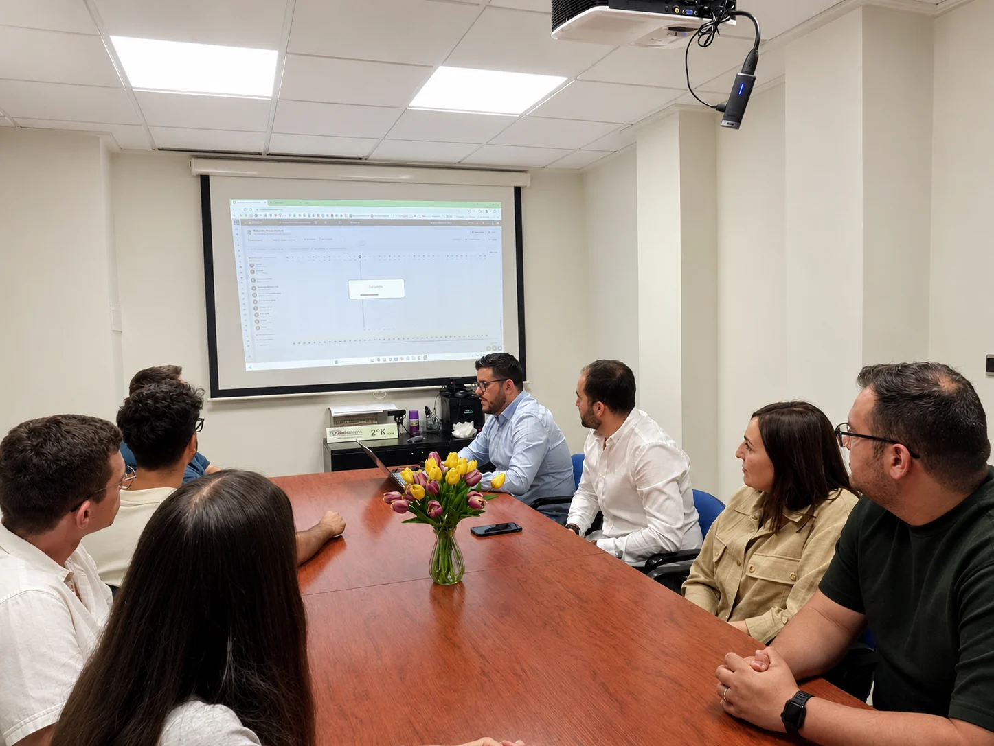 Equipo de KaleidoTrans en una reunión de trabajo en las oficinas de Granada